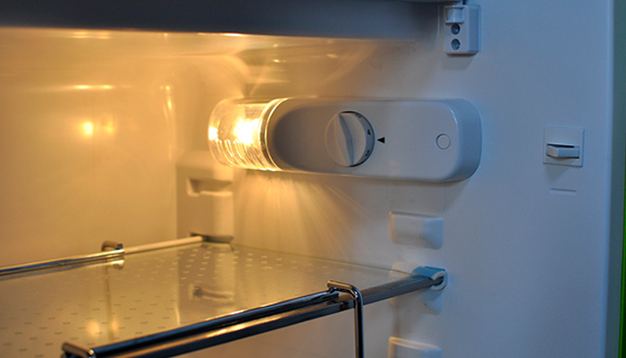 【冰箱內燈固定粘接膠】研泰有機硅粘接膠助力產(chǎn)品可靠與穩(wěn)定性